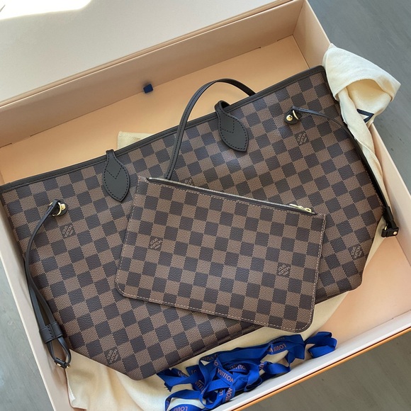 Louis Vuitton Neverfull MM - Picture 5 of 12